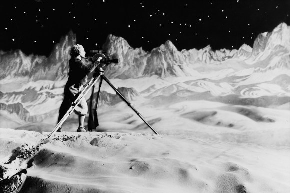 web_Lang_Frau-im-Mond