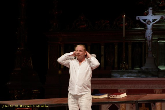 web_becker_front_kreuz