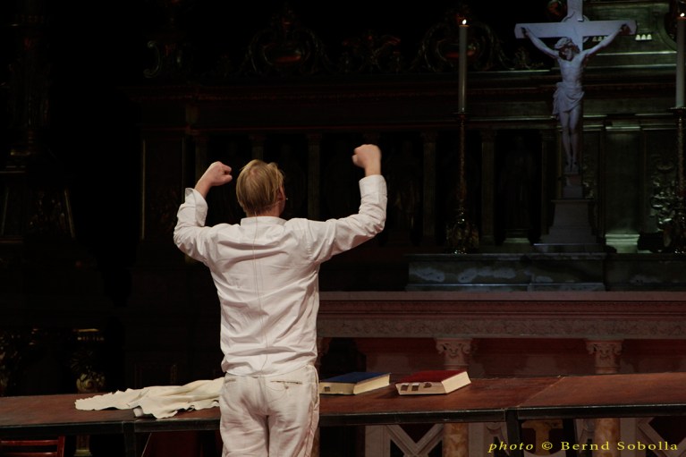 web_becker_ruecken_kreuz